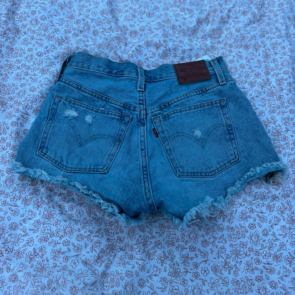 LEVIS SHORTS!!! - Picture 3 of 4